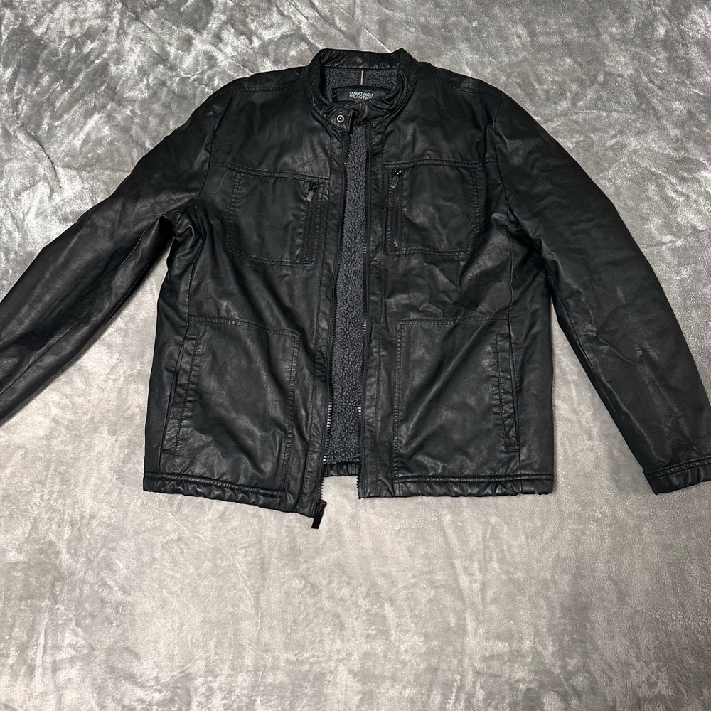 Large Kenneth Cole Reaction leather jacket with front pockets.